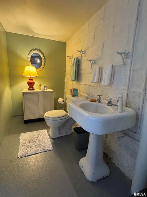 Tiny photo for 532 N WASHINGTON Street, Duquoin, IL 62832 (MLS # EB460819)