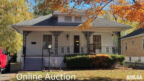 Photo of 532 N WASHINGTON Street, Duquoin, IL 62832 (MLS # EB460819)