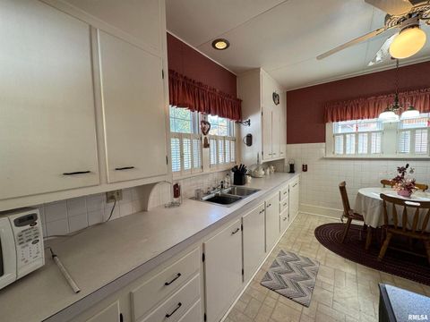 Tiny photo for 532 N WASHINGTON Street, Duquoin, IL 62832 (MLS # EB460819)