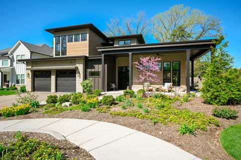 Photo of 611 S Loomis Street, Naperville, IL 60540 (MLS # 12600220)