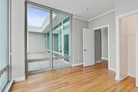 Tiny photo for 1570 Elmwood Avenue #1504, Evanston, IL 60201 (MLS # 12524776)