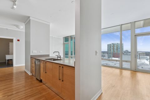 Tiny photo for 1570 Elmwood Avenue #1504, Evanston, IL 60201 (MLS # 12524776)