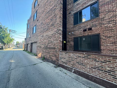 Photo of 3217 W Bryn Mawr Avenue #201, Chicago, IL 60659 (MLS # 12705916)