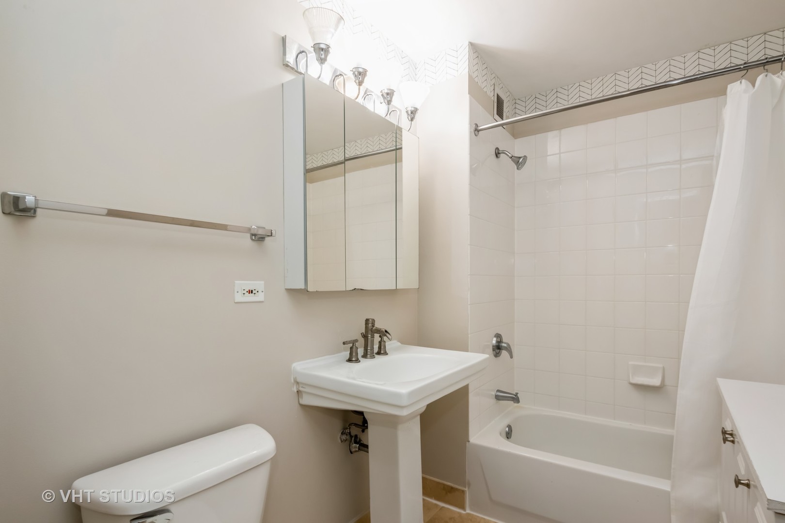 2 E Erie Street 3505