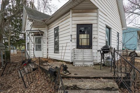Tiny photo for 916 W Front Street, Bloomington, IL 61701 (MLS # 12527437)