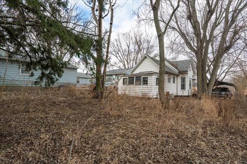Tiny photo for 916 W Front Street, Bloomington, IL 61701 (MLS # 12527437)