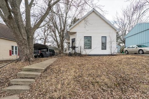 Photo of 916 W Front Street, Bloomington, IL 61701 (MLS # 12527437)