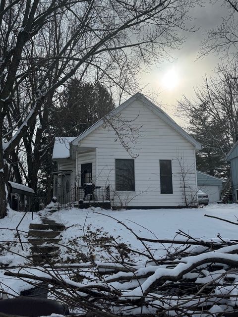 Photo of 916 W Front Street, Bloomington, IL 61701 (MLS # 12527437)