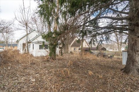Tiny photo for 916 W Front Street, Bloomington, IL 61701 (MLS # 12527437)