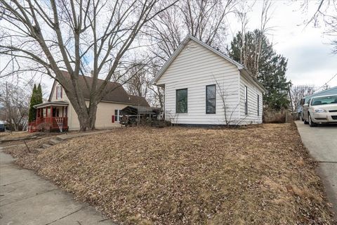 Tiny photo for 916 W Front Street, Bloomington, IL 61701 (MLS # 12527437)