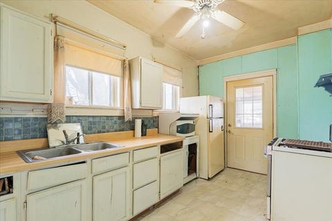 Tiny photo for 916 W Front Street, Bloomington, IL 61701 (MLS # 12527437)