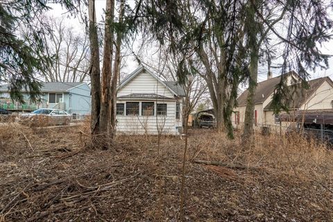 Tiny photo for 916 W Front Street, Bloomington, IL 61701 (MLS # 12527437)