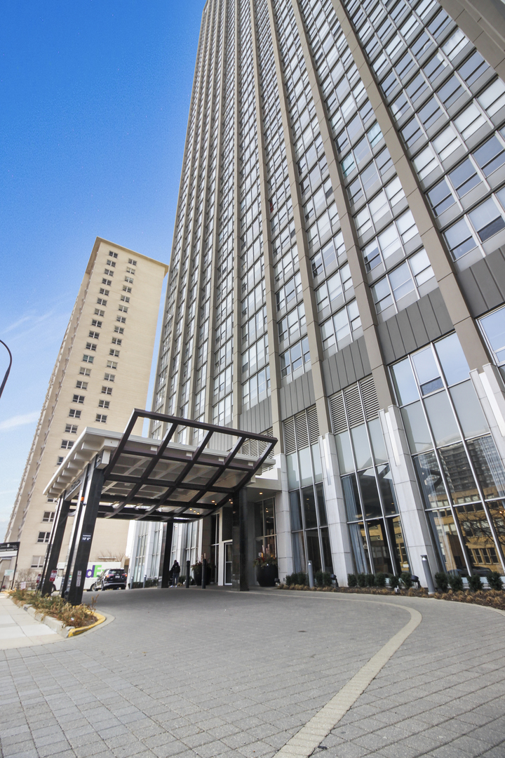 655 W Irving Park Road 5310