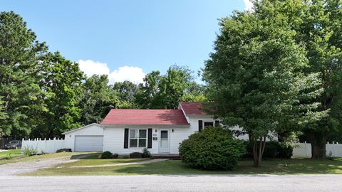 Tiny photo for 204 W Parrish Avenue, Benton, IL 62812 (MLS # 12714069)