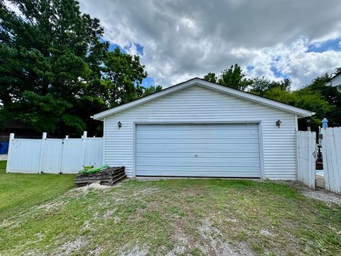 Tiny photo for 204 W Parrish Avenue, Benton, IL 62812 (MLS # 12714069)