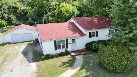 Tiny photo for 204 W Parrish Avenue, Benton, IL 62812 (MLS # 12714069)