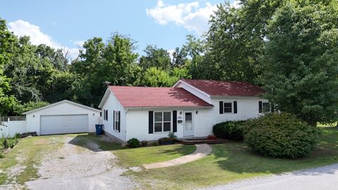 Tiny photo for 204 W Parrish Avenue, Benton, IL 62812 (MLS # 12714069)
