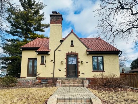Photo of 127 W Ogden Avenue, Naperville, IL 60563 (MLS # 12377874) Photo of 127 W Ogden Avenue, Naperville, IL 60563 (MLS # 12377874)