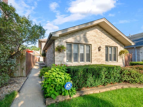 Photo of 10633 S Whipple Street, Chicago, IL 60655 (MLS # 12735365)