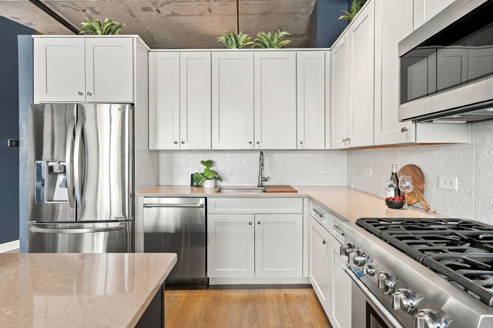 1000 W ADAMS Street 607
