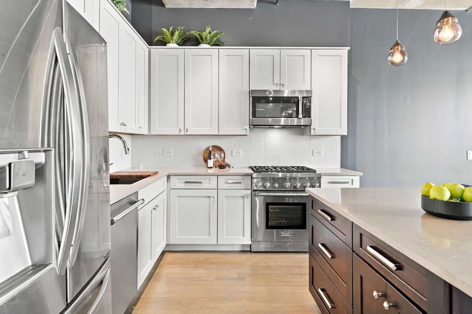 1000 W ADAMS Street 607