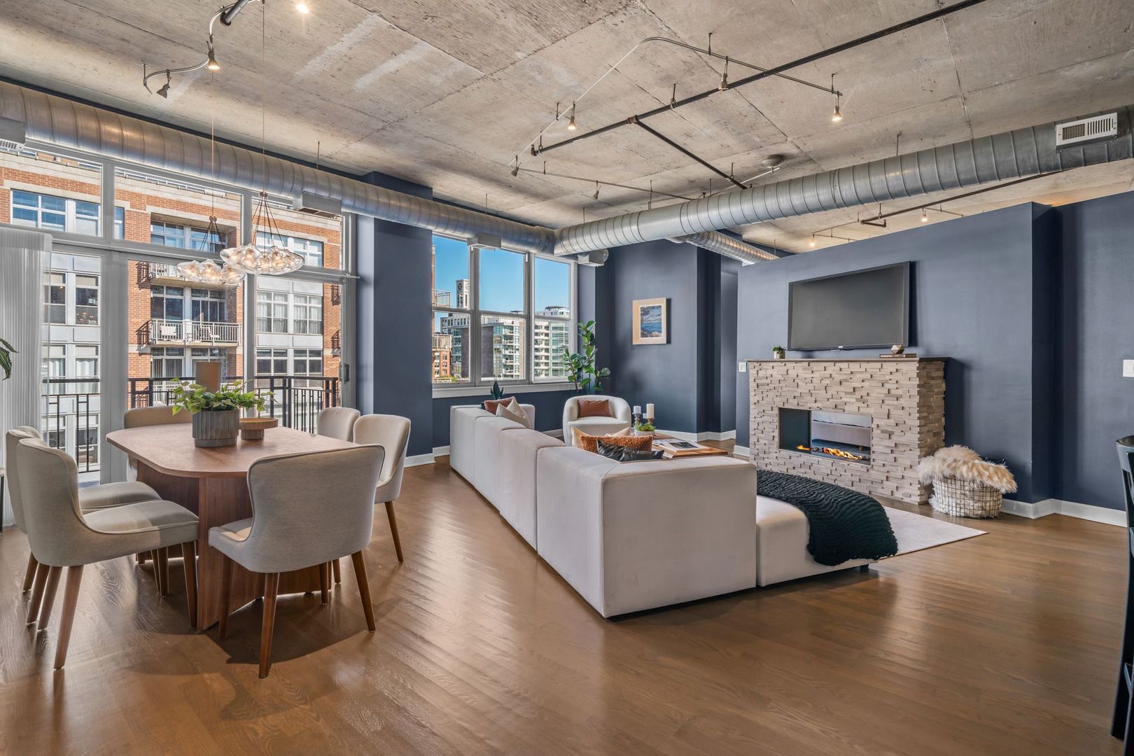 1000 W ADAMS Street 607