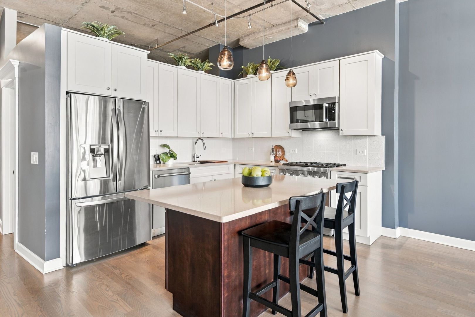 1000 W ADAMS Street 607