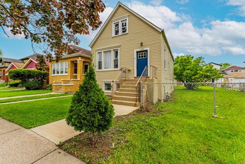 Tiny photo for 1330 Ridgeland Avenue, Berwyn, IL 60402 (MLS # 12751964)