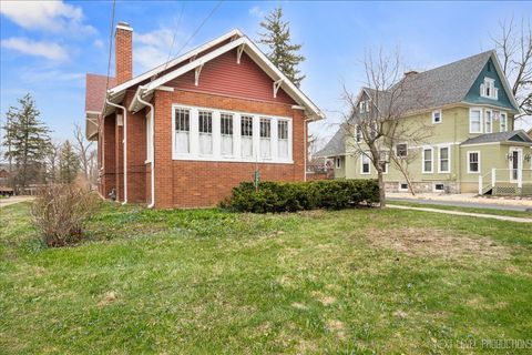 328 W Judd Street Woodstock IL 60098