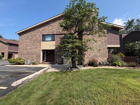 Tiny photo for 1 W Stonebridge Court #1C, Palos Hills, IL 60465 (MLS # 12737180)