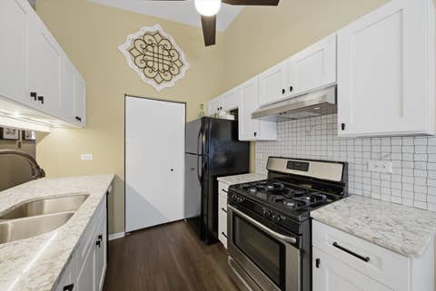 Tiny photo for 1 W Stonebridge Court #1C, Palos Hills, IL 60465 (MLS # 12737180)
