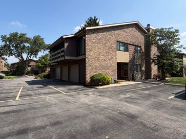 1 W Stonebridge Court 1C Palos Hills IL 60465