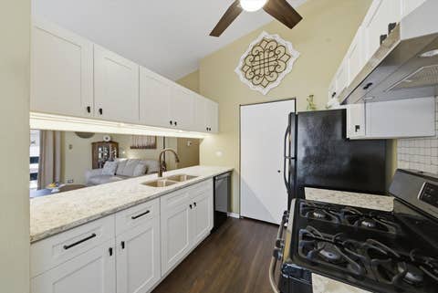 Tiny photo for 1 W Stonebridge Court #1C, Palos Hills, IL 60465 (MLS # 12737180)