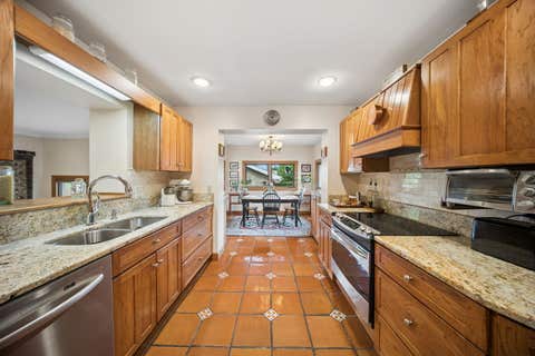 Tiny photo for 6647 N Crawford Avenue, Lincolnwood, IL 60712 (MLS # 12719370)