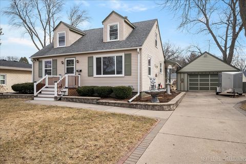Photo of 140 S Westlawn Avenue, Aurora, IL 60506 (MLS # 12575349)