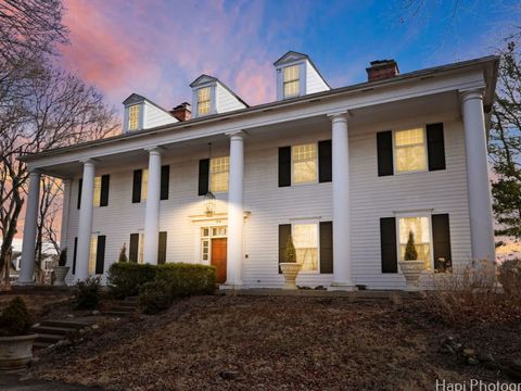 Photo of 23 W County Line Road, Barrington Hills, IL 60010 (MLS # 12313306)