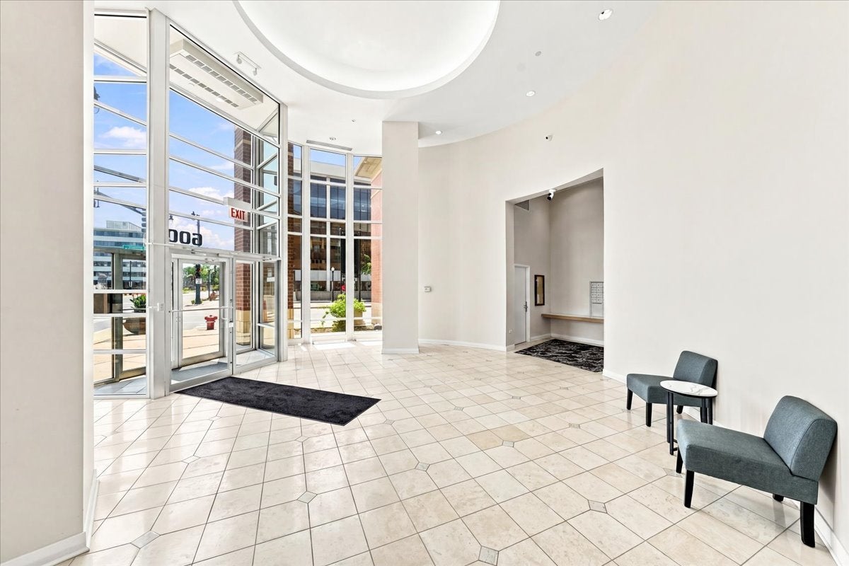 6000 N Cicero Avenue 515