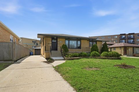 Photo of 4728 W 99th Place, Oak Lawn, IL 60453 (MLS # 12612878)