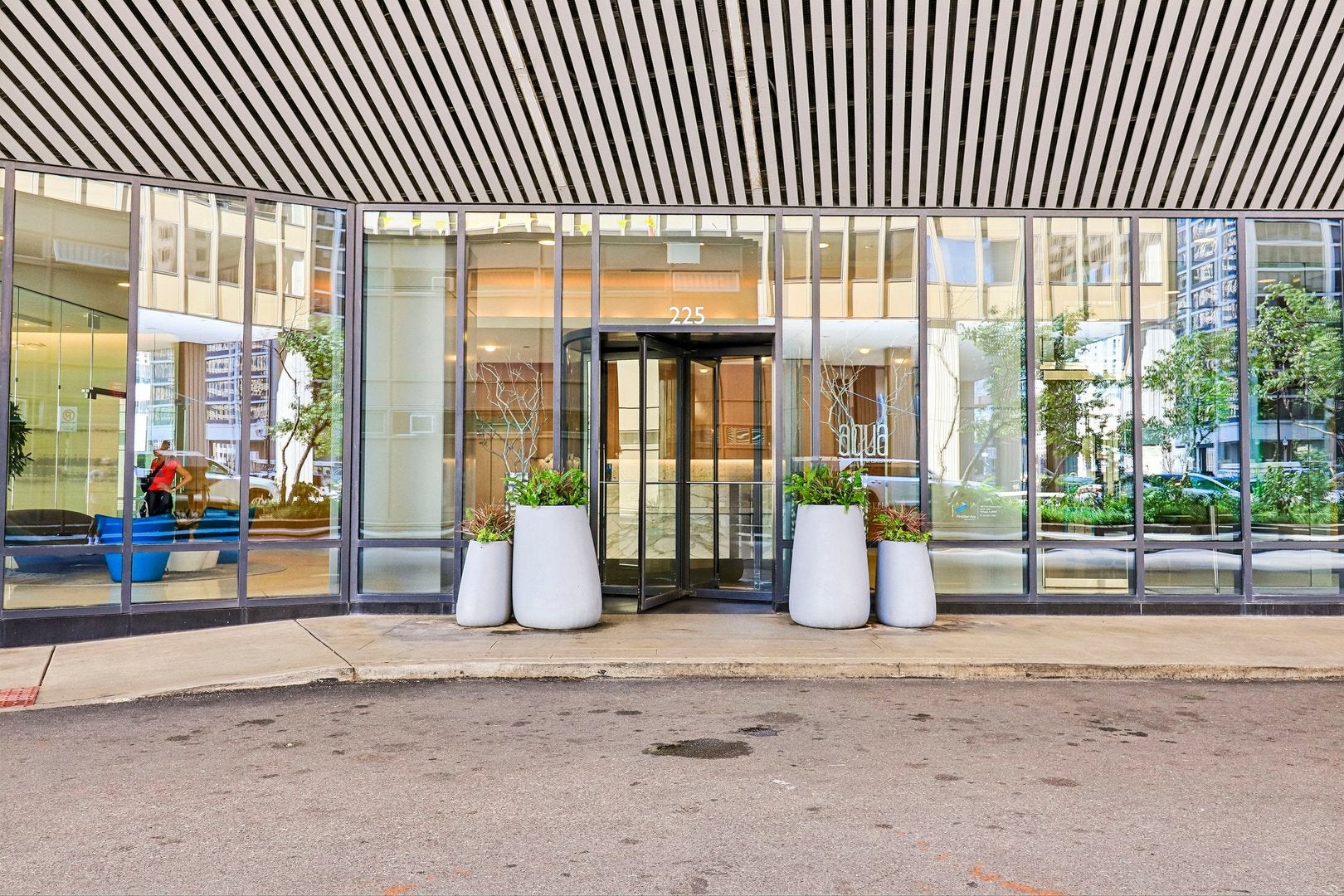 225 N Columbus Drive 6103
