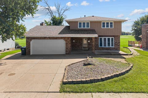 Tiny photo for 3027 Kelling Street, Davenport, IA 52804 (MLS # 12721211)