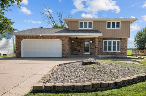 Photo of 3027 Kelling Street, Davenport, IA 52804 (MLS # 12721211)