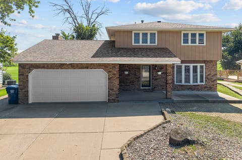 Tiny photo for 3027 Kelling Street, Davenport, IA 52804 (MLS # 12721211)