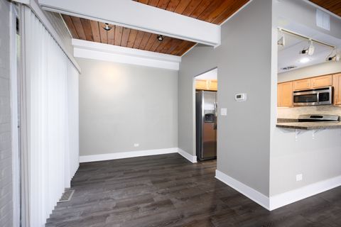 Tiny photo for 820 W WOLFRAM Street #B, Chicago, IL 60657 (MLS # 12474700)
