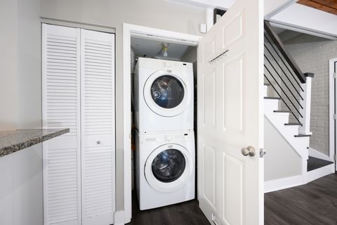 Tiny photo for 820 W WOLFRAM Street #B, Chicago, IL 60657 (MLS # 12474700)