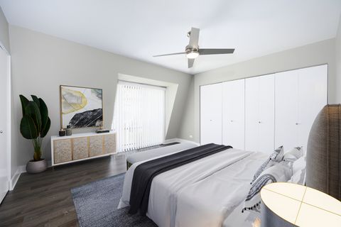 Tiny photo for 820 W WOLFRAM Street #B, Chicago, IL 60657 (MLS # 12474700)