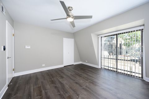 Tiny photo for 820 W WOLFRAM Street #B, Chicago, IL 60657 (MLS # 12474700)
