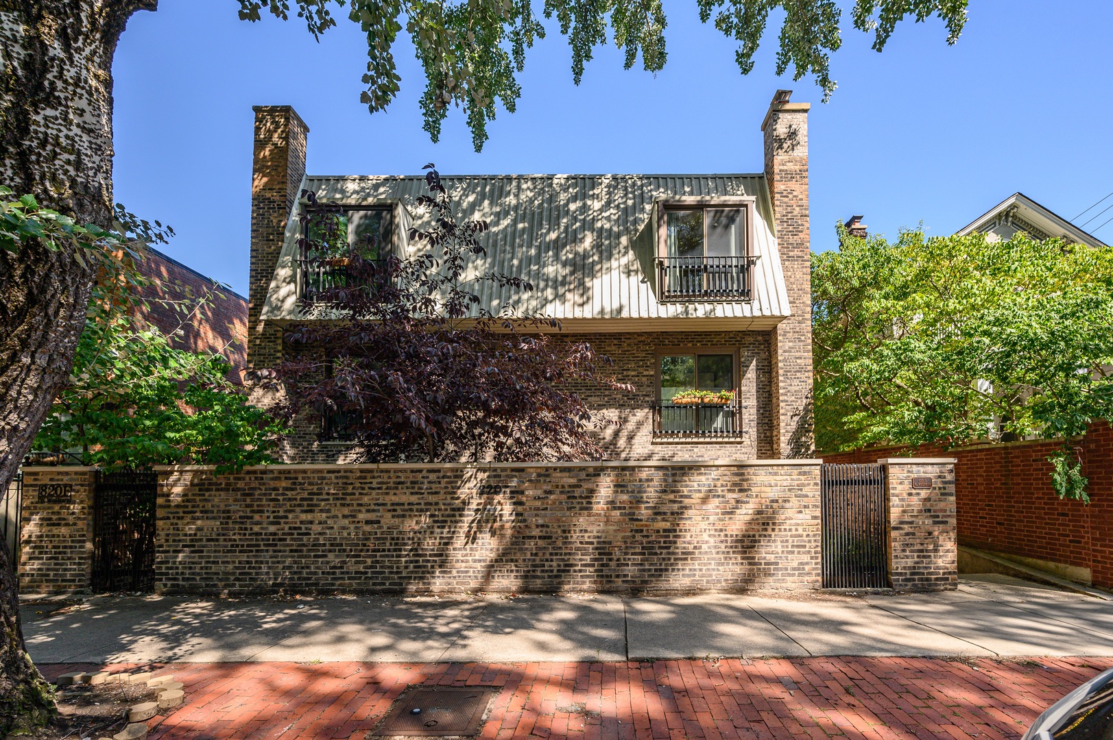 820 W WOLFRAM Street B