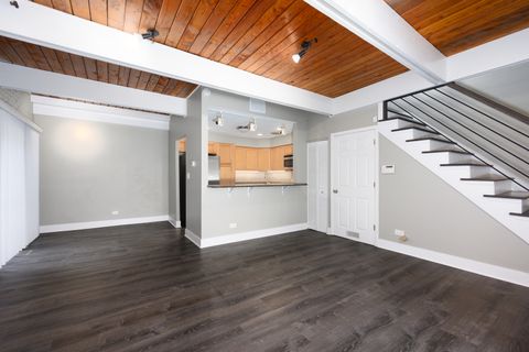 Tiny photo for 820 W WOLFRAM Street #B, Chicago, IL 60657 (MLS # 12474700)