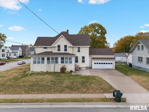 Photo of 1604 N DIVISION Street, Davenport, IA 52804 (MLS # QC4269516)