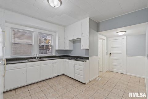 Tiny photo for 1604 N DIVISION Street, Davenport, IA 52804 (MLS # QC4269516)